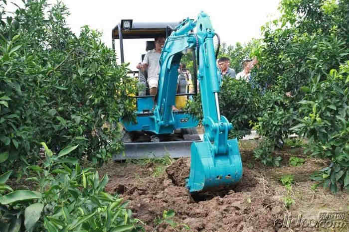 農(nóng)田用微型挖掘機(jī)